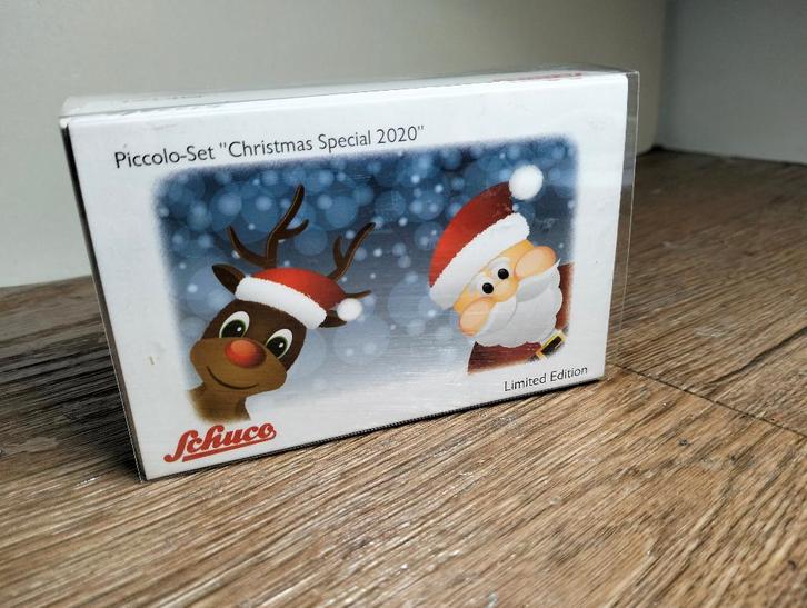 Te koop Schuco Unimog 401 met aanhanger Christmas 2020., Hobby en Vrije tijd, Modelauto's | 1:87, Zo goed als nieuw, Bus of Vrachtwagen