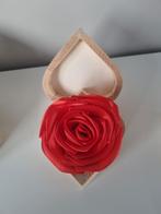 Roos in houten hartvormig bakje, Huis en Inrichting, Woonaccessoires | Kandelaars en Kaarsen, Verzenden, Zo goed als nieuw, Kaars