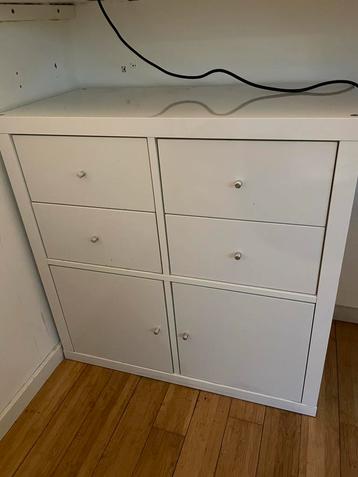 Witte Kast met Lades en Deuren beschikbaar voor biedingen