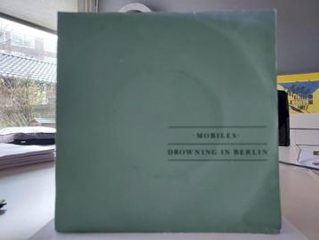 7' Single Mobiles - Drowning In Berlin / Tiptoe In Paradise beschikbaar voor biedingen