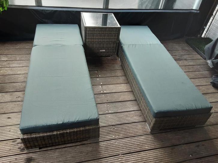 2 ligbedden met kastje, Tuin en Terras, Ligbedden, Zo goed als nieuw, Aluminium, Verstelbaar, Ophalen