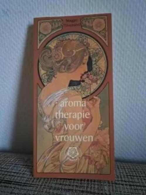 AROMA THERAPIE VOOR VROUWEN - Maggie Tisserand, Boeken, Esoterie en Spiritualiteit, Zo goed als nieuw, Overige onderwerpen, Ophalen of Verzenden