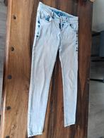 Lichtblauwe jeans van FB Sister, Kleding | Dames, Spijkerbroeken en Jeans, Ophalen of Verzenden, Zo goed als nieuw, Blauw, W28 - W29 (confectie 36)
