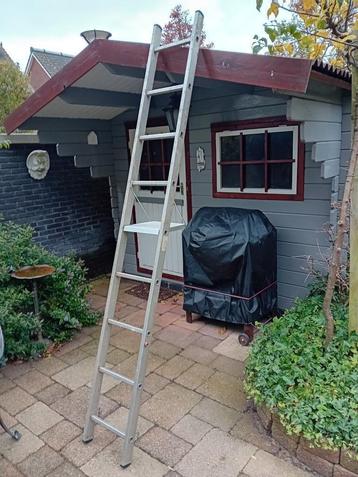 Single ladder - 2,6 m met ladderplateau beschikbaar voor biedingen