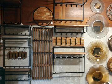 Kapstokken, planken, spiegels, klokken - diverse! beschikbaar voor biedingen