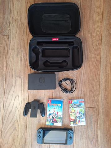 Nintendo switch V2 zwart compleet met 2 games en koffer beschikbaar voor biedingen