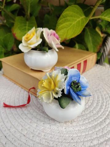 Shelley, Engeland | Porseleinen bloemenminiatuur
 beschikbaar voor biedingen