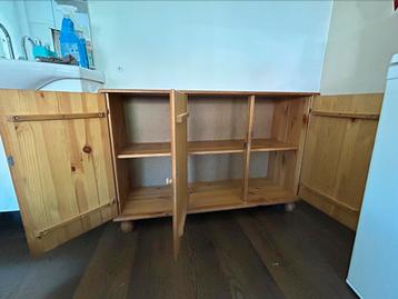 Lage kast beschikbaar voor biedingen