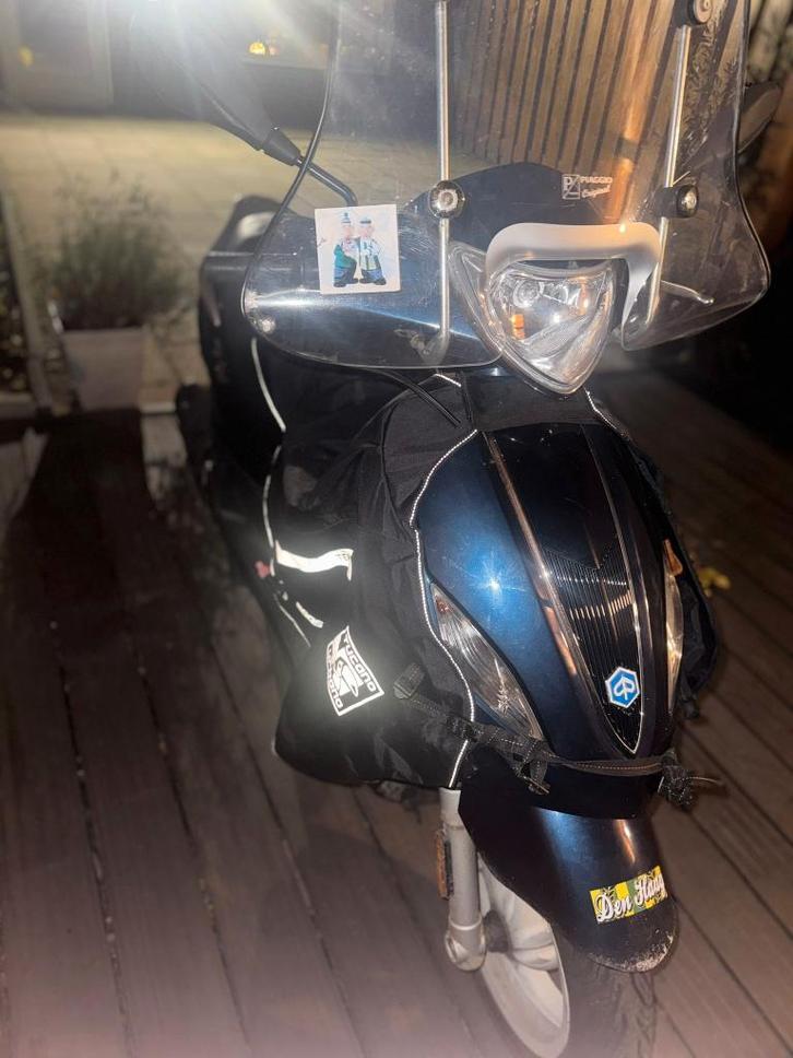 Piaggio New Fly 2016, Fietsen en Brommers, Scooters | Piaggio, Zo goed als nieuw, Fly, Maximaal 45 km/u, Benzine, Ophalen