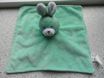 Knuffeldoek konijn groen met grijs van Wibra Toys? beschikbaar voor biedingen
