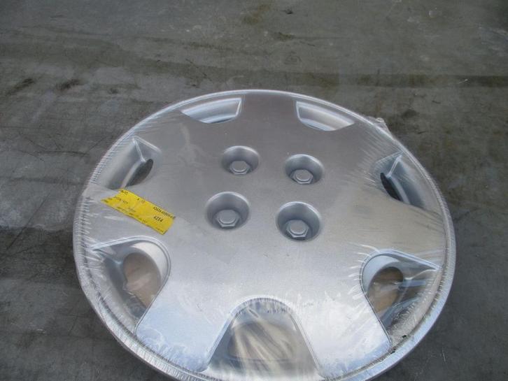 een wieldop toyota corolla   E 10     GTS    14 inch, Auto-onderdelen, Carrosserie en Plaatwerk, Spatbord, Toyota, Gebruikt, Ophalen of Verzenden