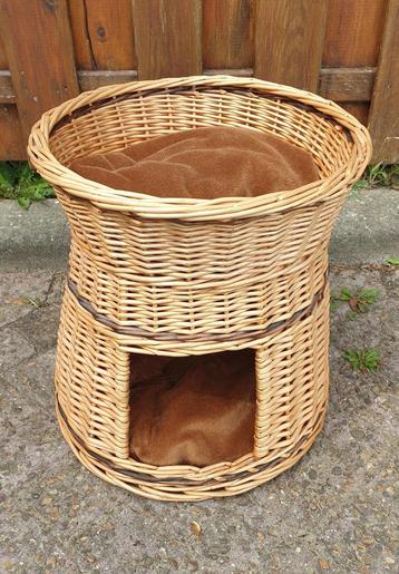 Kattenmand beschikbaar voor biedingen