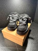 Zwarte Ugg Lowmel - Maat 39 - Nieuw in doos, Ophalen of Verzenden, Nieuw, Zwart, Pantoffels of Sloffen