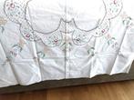Geborduurd tafellaken tafelkleed wit, Huis en Inrichting, Keuken | Textiel, Ophalen of Verzenden, Zo goed als nieuw, Wit, Tafelkleed of Tafelzeil