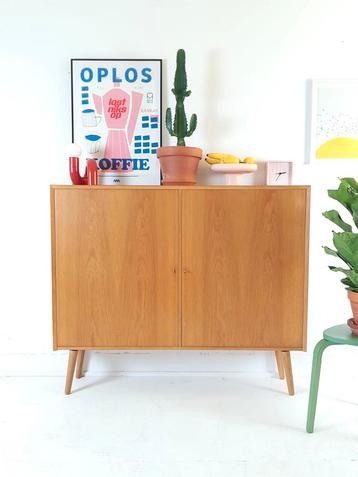 Vintage deense eiken fineer wand kast | dichte keuken kast beschikbaar voor biedingen