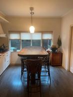 Mooie houten bartafel met 3 barstoelen en 2 barkrukken, Ophalen, Gebruikt