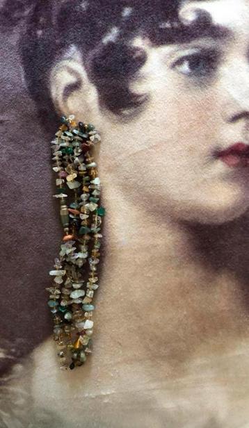 Ketting met halfedelsteentjes beschikbaar voor biedingen