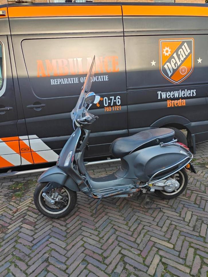 Vespa sprint scooter brom 2016 total loss + wok 10.000 km, Fietsen en Brommers, Snorfietsen en Snorscooters, Gebruikt, Vespa, Benzine