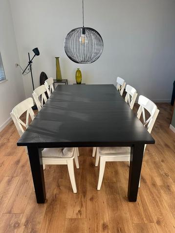 Zwarte houten uitschuifbare eettafel - tot 12 pers beschikbaar voor biedingen
