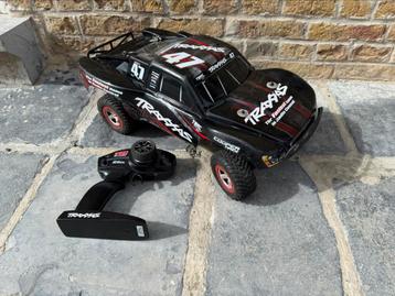 Complete Traxxas Slash 1:10 2wd met 3x accu en lader beschikbaar voor biedingen
