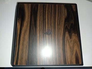 PS4 pro 1TB  +spellen en kabels beschikbaar voor biedingen