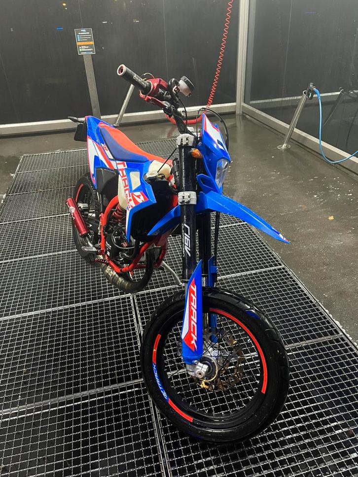 Beta rr 50 track 2024, Fietsen en Brommers, Brommers | Crossbrommers, Zo goed als nieuw, Overige merken, Ophalen of Verzenden