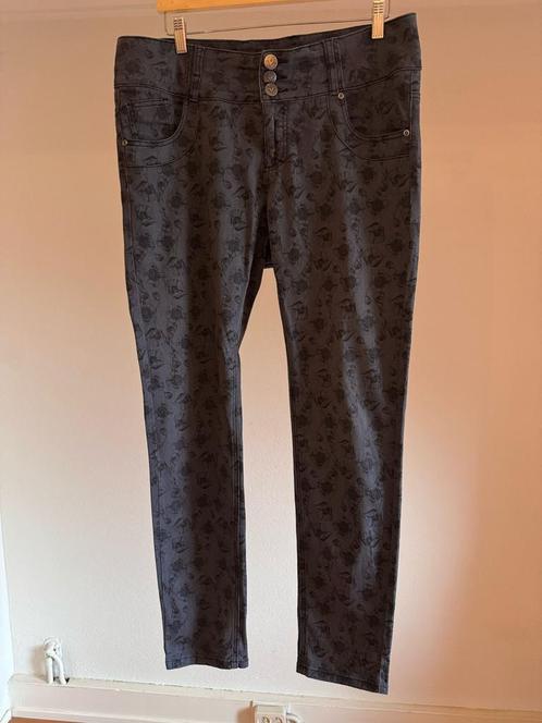 Zwart/grijze adia broek maat 44+stretch €5,00 koopje!!, Kleding | Dames, Broeken en Pantalons, Zo goed als nieuw, Maat 42/44 (L)