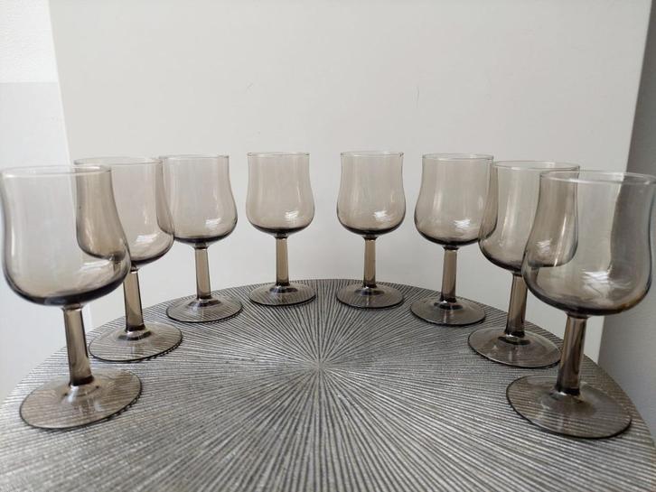 Vintage Retro Wijn glazen Van Rookglas / Set 8 Stuks glas, Huis en Inrichting, Keuken | Servies, Zo goed als nieuw, Glas of Glazen