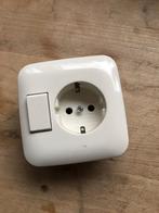 Busch Jaeger combinatieschakelaar in nette staat, Ophalen of Verzenden, Zo goed als nieuw, Stopcontact