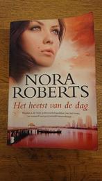 Nora Roberts - Het heetst van de dag, Boeken, Ophalen of Verzenden, Zo goed als nieuw, Nederland, Nora Roberts