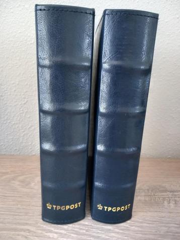 2 Albums TPG Post voor 400 ansichtkaarten of postzegelmapjes beschikbaar voor biedingen