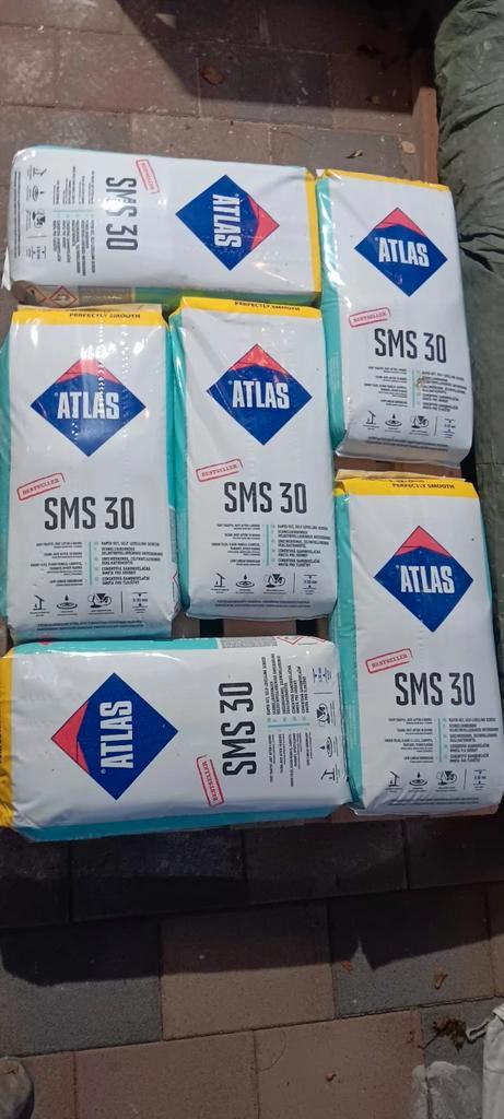 Te Koop 6 zakken Atlas SMS-30 Egaline 25kg - Zelfnivellerend, Doe-het-zelf en Verbouw, Overige Doe-het-zelf en Verbouw, Nieuw