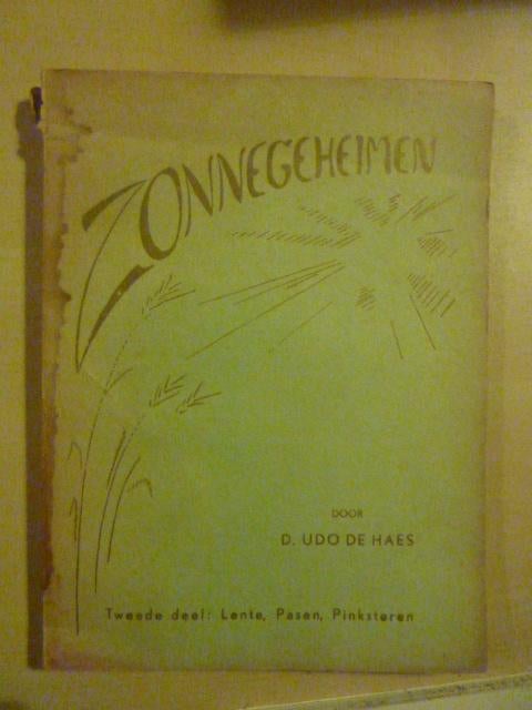 Udo de Haes - Zonnegeheimen II Lente Pasen Pinksteren, Boeken, Ophalen of Verzenden, Gelezen