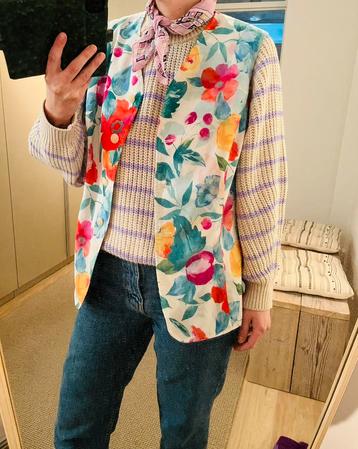 Vintage gilet bloemen beschikbaar voor biedingen