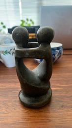 Beeld (speksteen?) 2 mensen omarmen elkaar, Verzamelen, Beelden en Beeldjes, Ophalen of Verzenden, Zo goed als nieuw