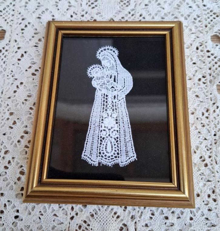 Vintage ingelijste gekantkloste Maria met Kind, Antiek en Kunst, Curiosa en Brocante, Ophalen of Verzenden
