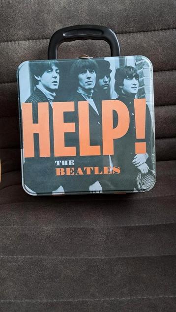 Mooi  blikkoffertje  The Beatles  HELP! beschikbaar voor biedingen