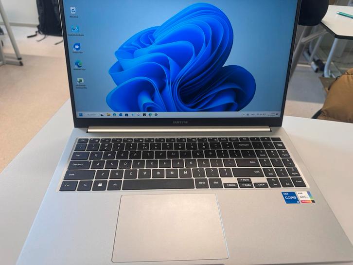 Samsung galaxy book 2 - Intel i5, 8GB RAM, 238GB Opslag, Computers en Software, Windows Laptops, Gebruikt, 15 inch, SSD, Minder dan 2 Ghz