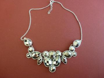 De stenen van deze ketting zijn mooi facet geslepen beschikbaar voor biedingen