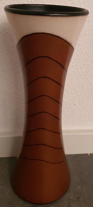 Unieke handgemaakte vaas oud gesigneerd groot hoogte 40 cm beschikbaar voor biedingen