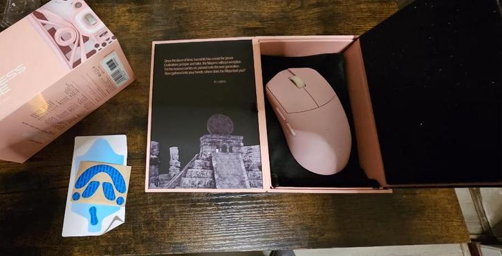 Lamzu MAYA X 8k - Light Pink Wireless, Computers en Software, Muizen, Nieuw, Muis, Ophalen of Verzenden