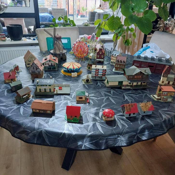 Grote verzameling treinbaan huisjes en accessoires, Hobby en Vrije tijd, Modeltreinen | H0, Gebruikt, Treinset, Gelijkstroom, Lima