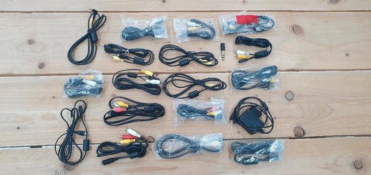 Doosje met AV kabel / AVkabels diverse kabels en aansluiting, Audio, Tv en Foto, Audiokabels en Televisiekabels, Minder dan 2 meter
