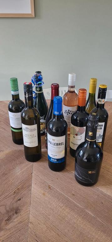 10 flessen drank: mousserend, wit, rood.  beschikbaar voor biedingen