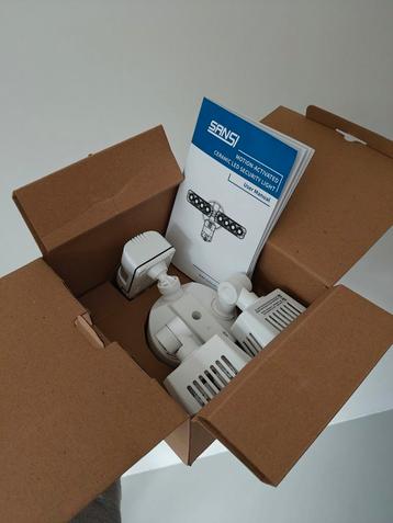 Sansi 18W LED beveiligingslamp met sensor (nieuw in doos) beschikbaar voor biedingen