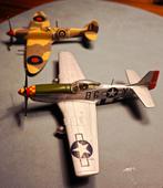 Corgi Diecast WW2 Jachtvliegtuigen - Mustang & Spitfire, Overige merken, 1:50 of kleiner, Overige typen, Ophalen of Verzenden