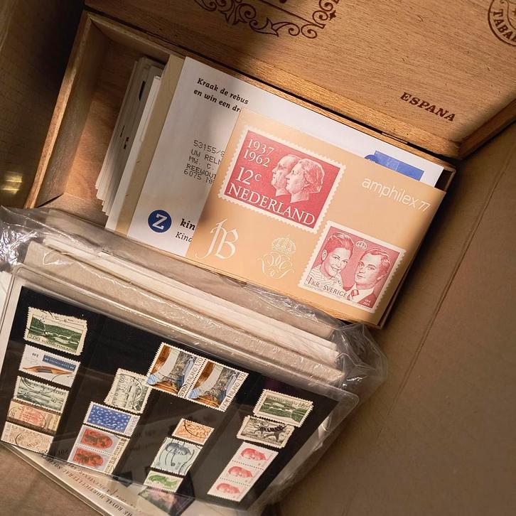 Grote verzameling postzegels, eerste dag enveloppen, Postzegels en Munten, Postzegels | Volle albums en Verzamelingen, Ophalen