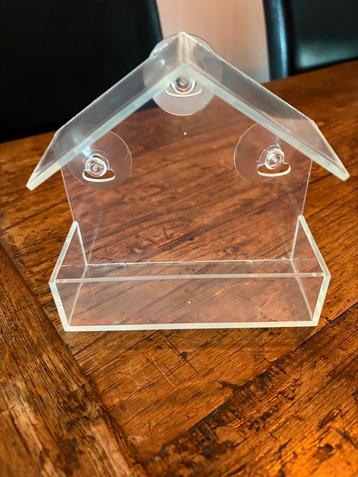 Vogel voederhuisje van plexiglas. beschikbaar voor biedingen