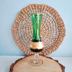 Groen glazen vaasje met gouden details, Antiek en Kunst, Antiek | Glas en Kristal, Ophalen of Verzenden