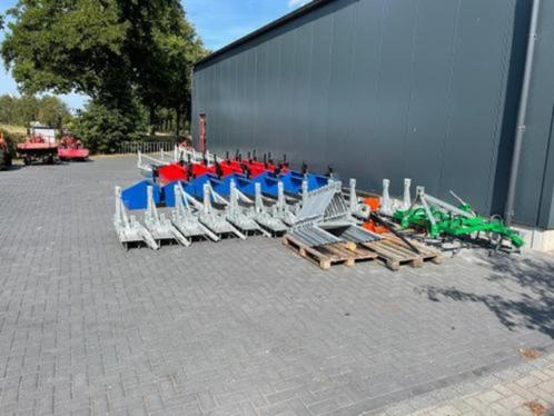 Minitractor werktuigen/machines maaiers grondbakken weidesle, Zakelijke goederen, Agrarisch | Werktuigen, Ophalen of Verzenden
